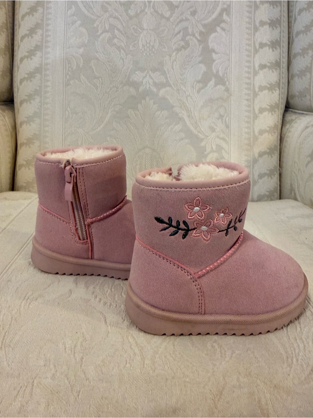 Baby Pink Floral Embroidered Baby Boots💕✨ - Picture 3 of 5